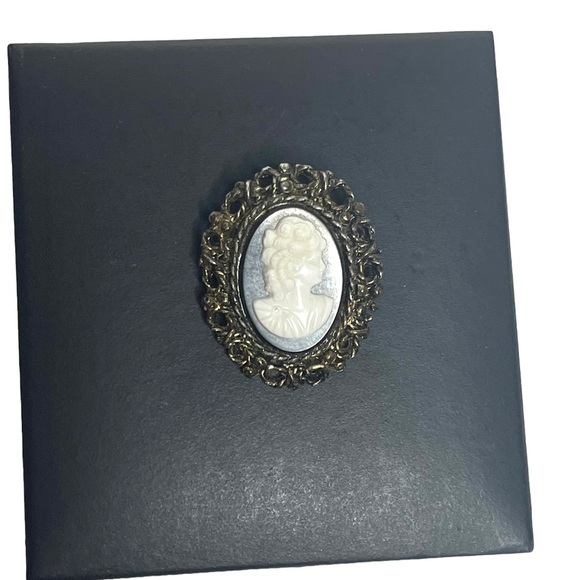 Vintage Oval Brass/Ivory Cameo Pin - Picture 12 of 12